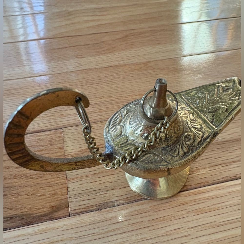 Hand size Brass Genie Lamp - Picture 4 of 5